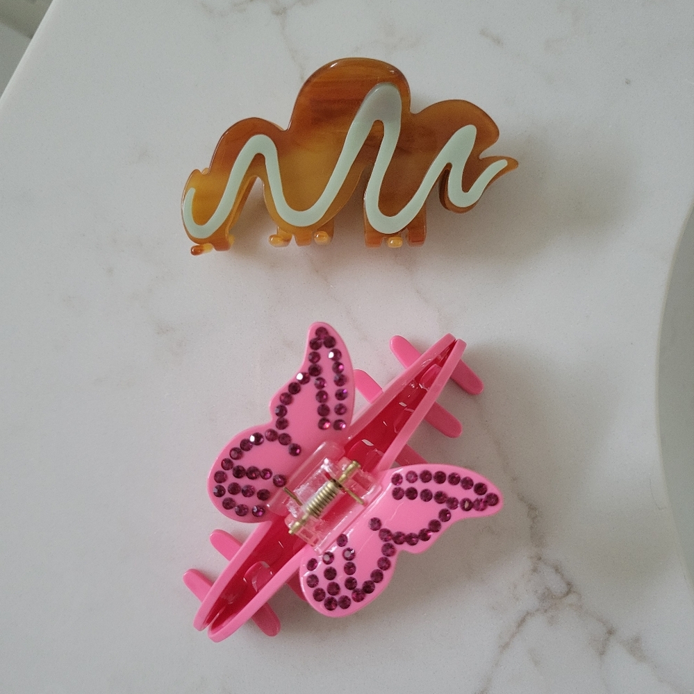 SET OF 2 HAIR CLAWS / CLIPS - INCL. EMI JAY